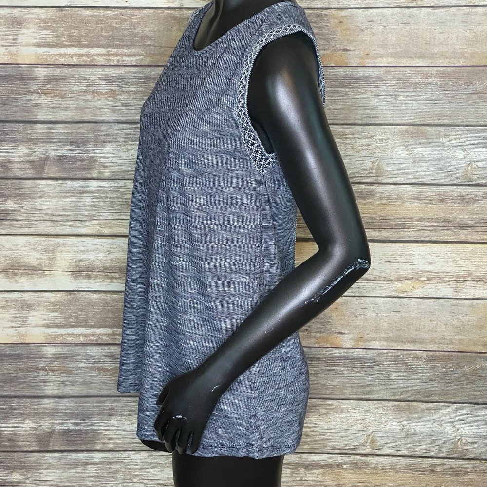W5 Sleeveless Aztec tribal embroidered Top Size Medium Scoop Neck - Picture 4 of 6